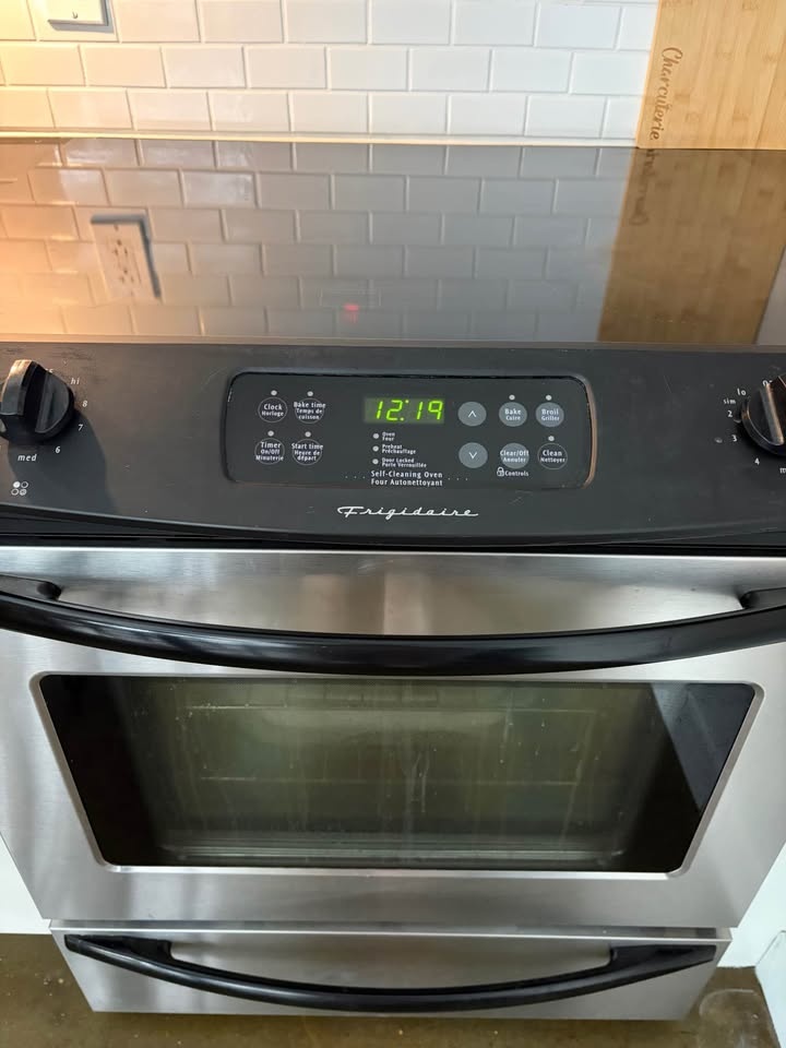 Frigidaire Electric Range - photo 4