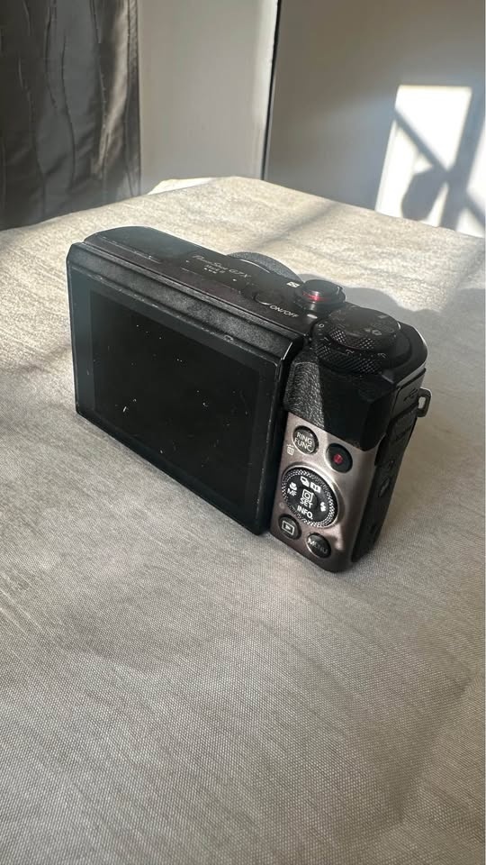 Canon PowerShot G7X Mark II + Extras - photo 3
