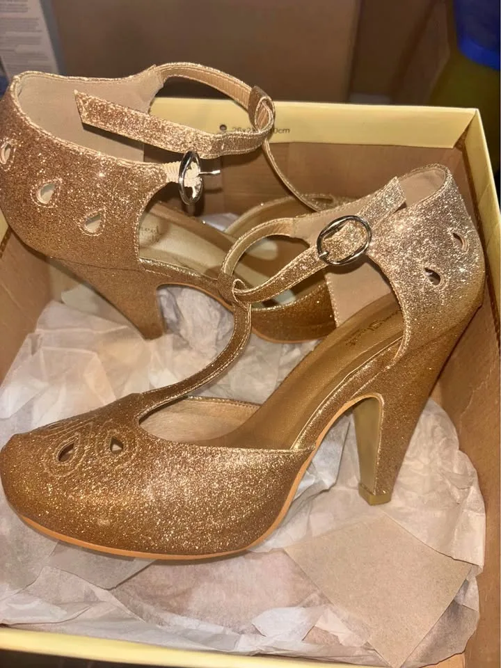 Gold t-strap pumps size 8 thumbnail