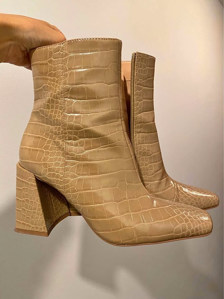 High heel beige boots size 8
