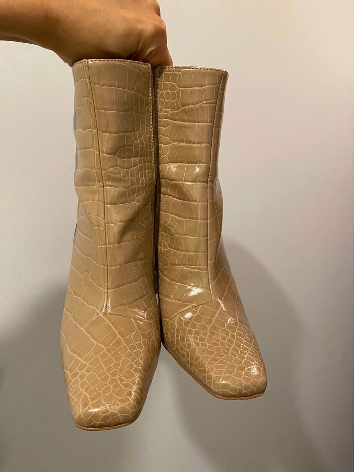 High heel beige boots size 8 - photo 2