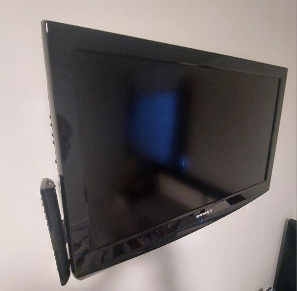 32" LCD TV / DVD Combo - photo 2