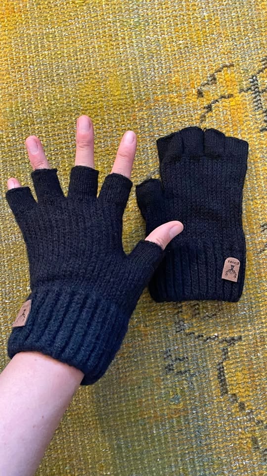 Thick fingerless gloves