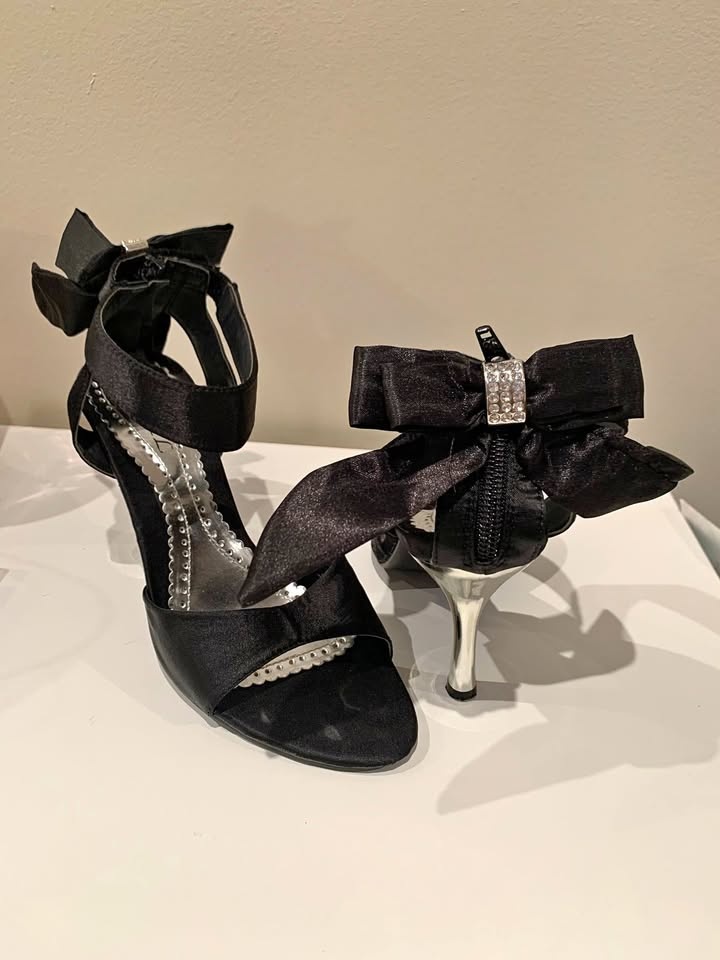 Lightly used shoe size 37