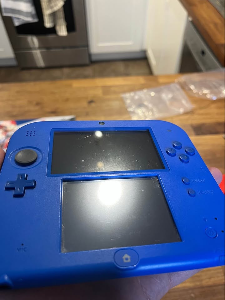 Electric Blue Nintendo 2DS - photo 4