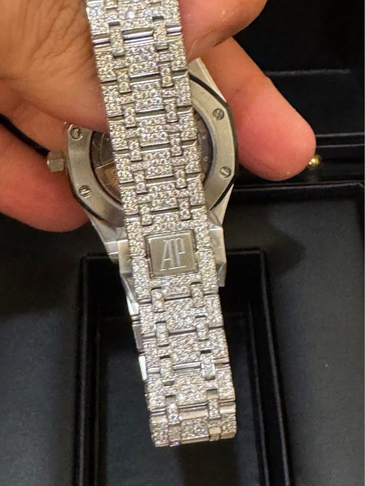 AP WOMENS MOISSANITE 36 mm watch - Passes diamond tester. - photo 4