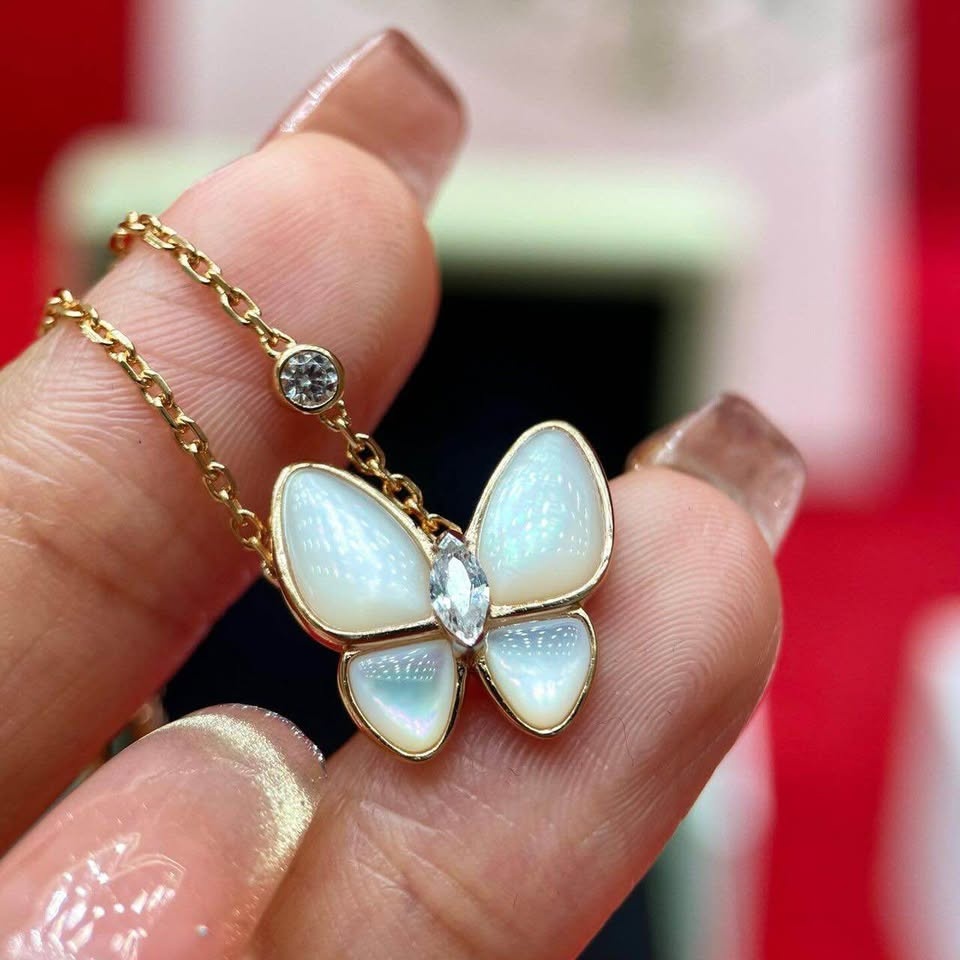 VCA Van Cleef Butterfly Necklace 18k Yellow Gold Diamonds - photo 2