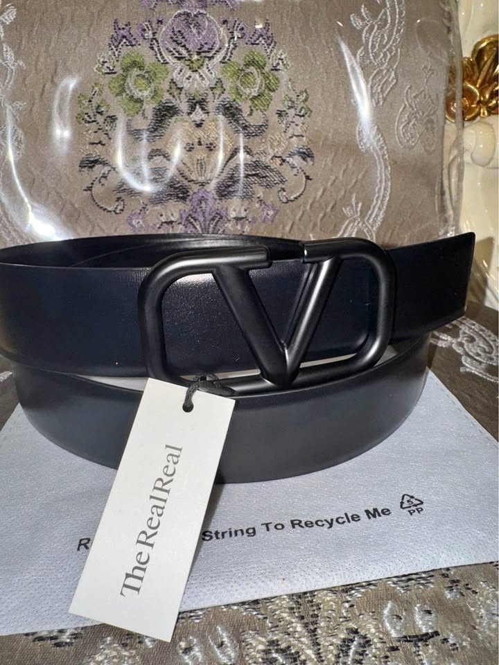 Valentino black leather V MENS belt