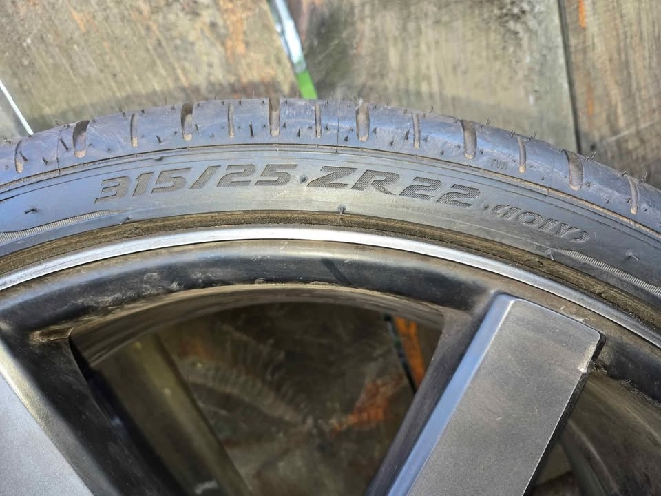 22" Niche Rims and Pirelli Tires - photo 2