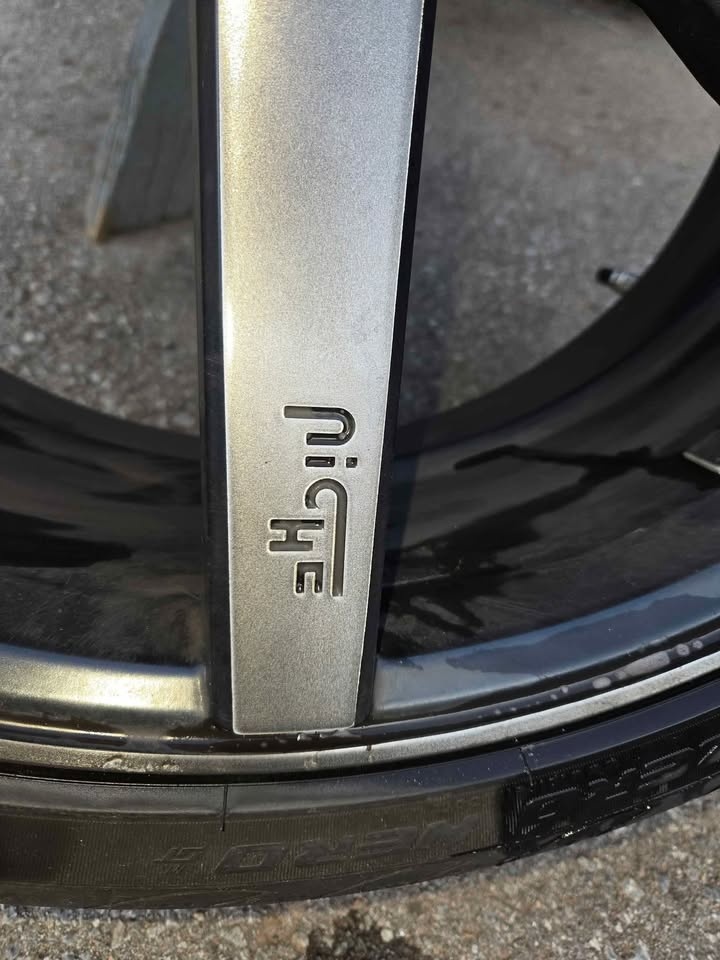 22" Niche Rims and Pirelli Tires - photo 5