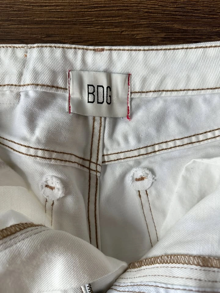 BDG White Straight Jeans - Size 28 - photo 3