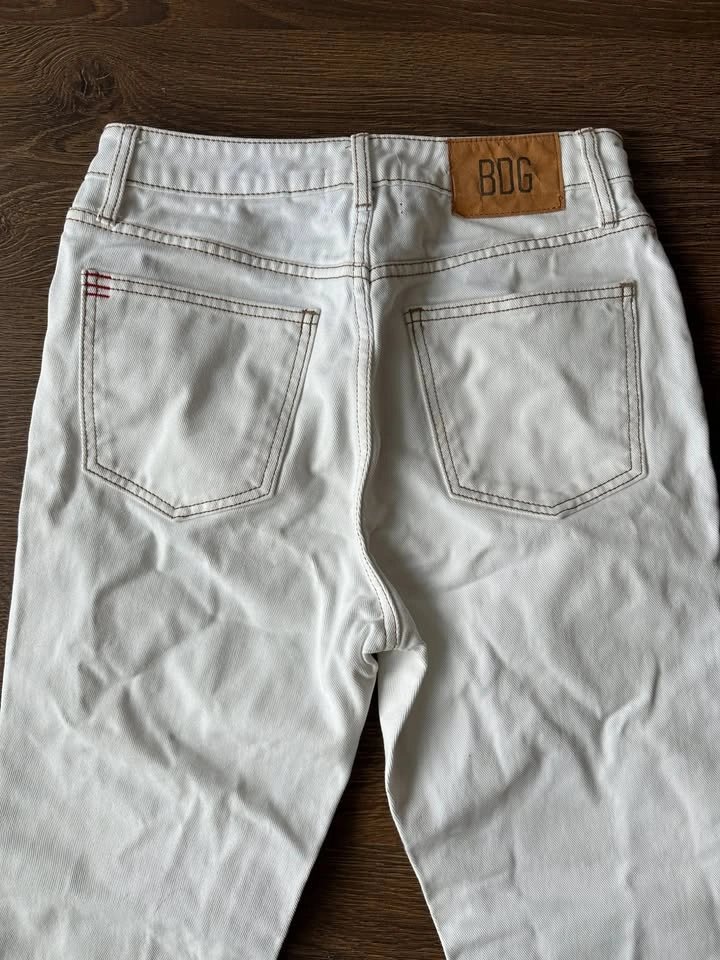 BDG White Straight Jeans - Size 28 - photo 4
