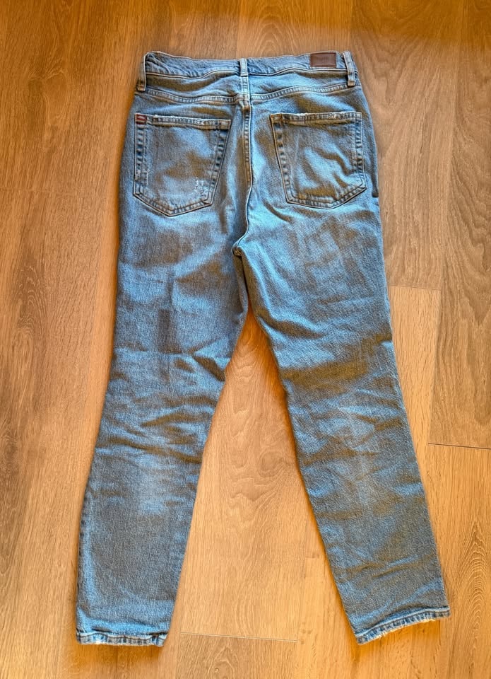 Urban Outfitters BDG High-Rise Straight Jeans - Size 28 - photo 3