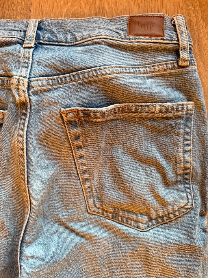 Urban Outfitters BDG High-Rise Straight Jeans - Size 28 - photo 4