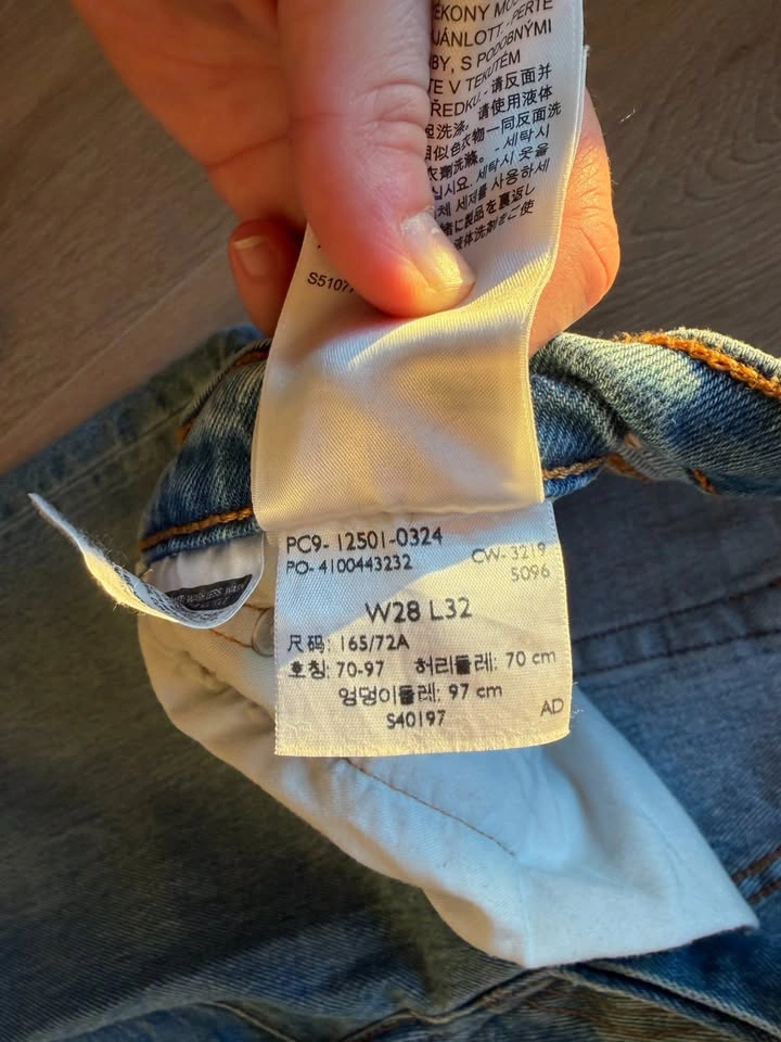 Women's Levi's 501 Jeans - Size W28 L32 - photo 2