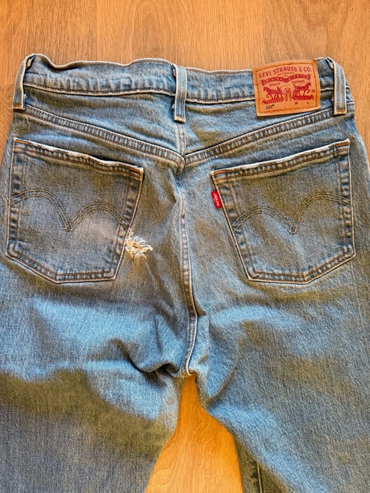 Women's Levi's 501 Jeans - Size W28 L32 - photo 4