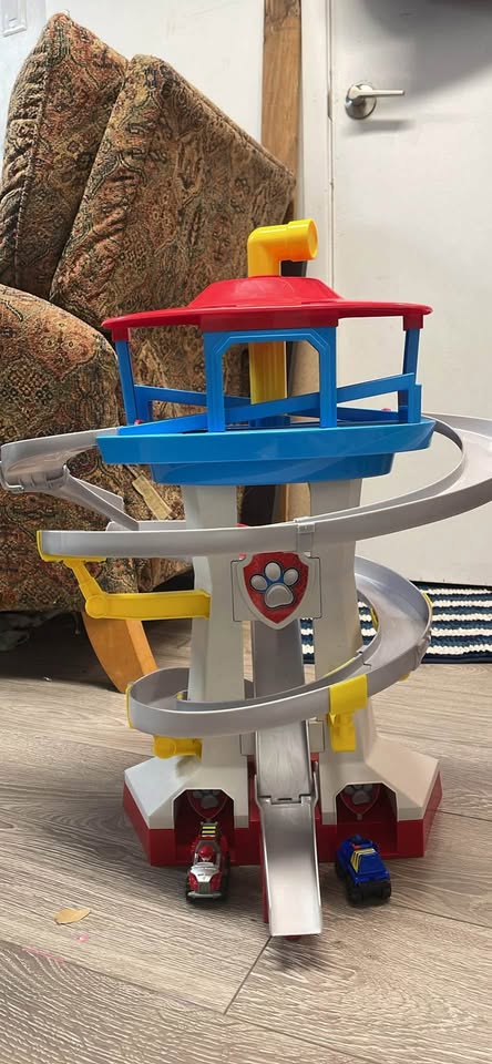 Paw Patrol, True Metal Adventure Bay Rescue away toy
