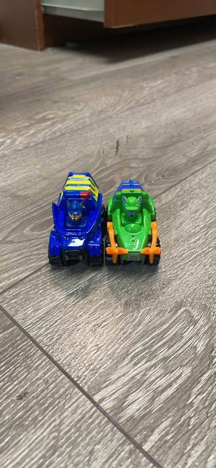 Paw Patrol, True Metal Adventure Bay Rescue away toy - photo 3