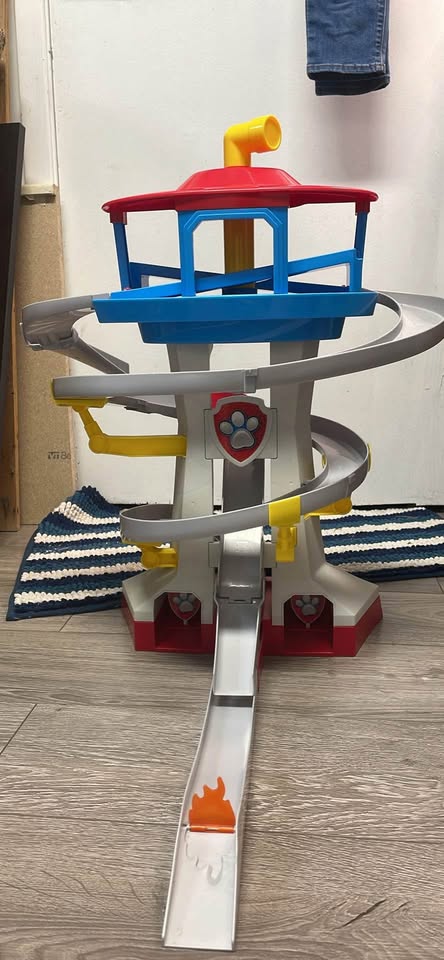 Paw Patrol, True Metal Adventure Bay Rescue away toy - photo 4