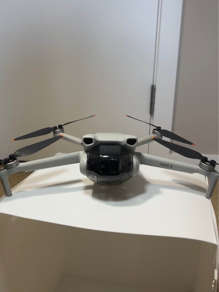 DJI Mini 3 Drone + RC Controller + Bag - photo 3