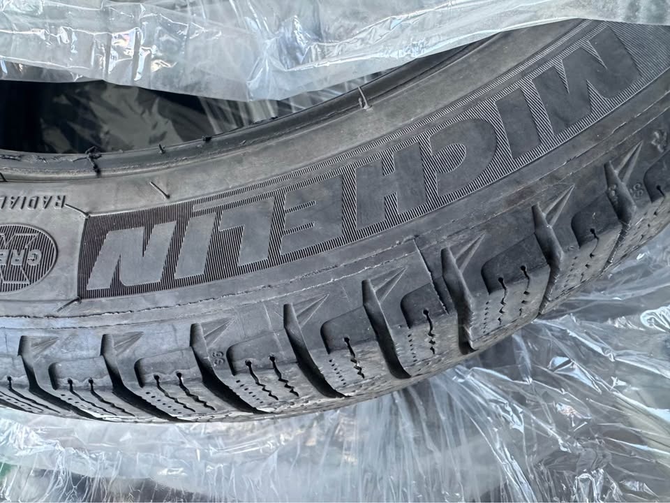 Michelin Winter Tires - Tesla Model 3/Y - photo 2