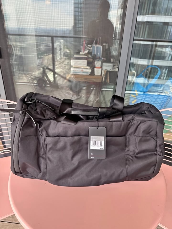 BNWT Ogio Duffel 32L Travel Bag