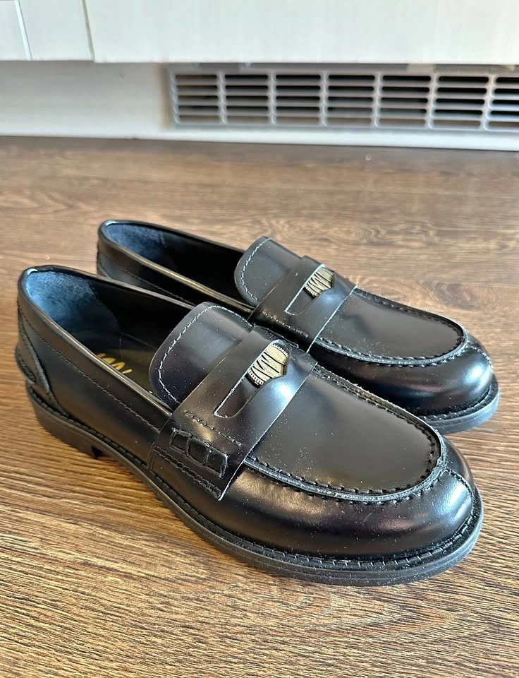 BNIB Mimosa Black Leather Loafers - Size 5