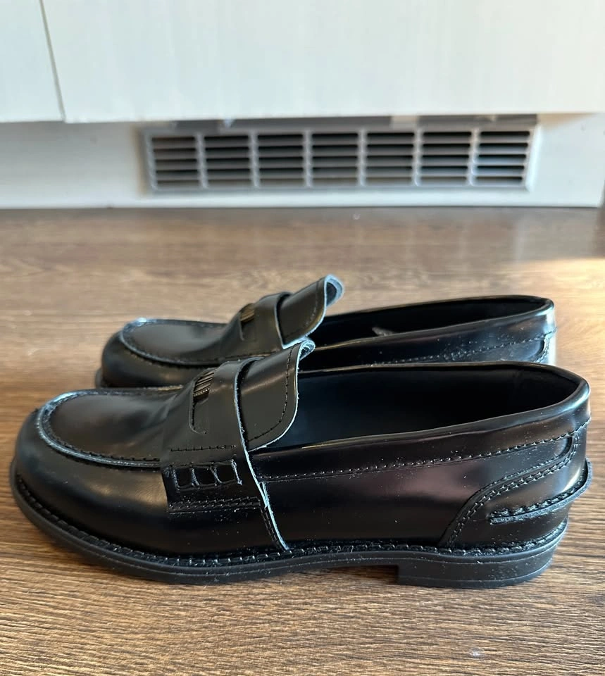 BNIB Mimosa Black Leather Loafers - Size 5 - photo 4