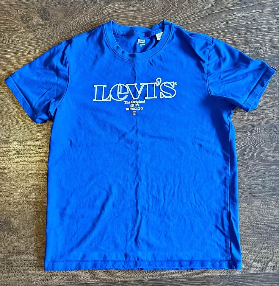 Men’s Levi’s T-Shirt - Size L
