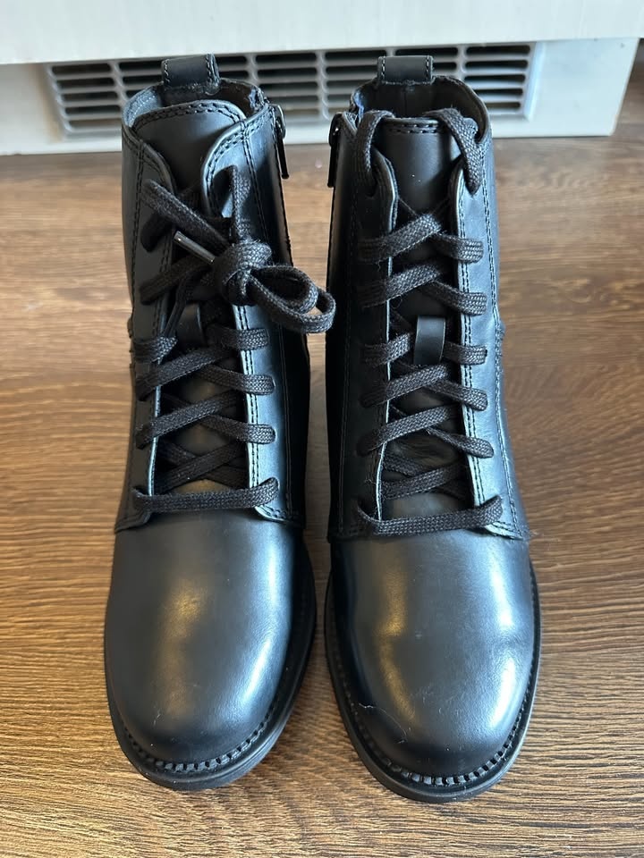 BNIB Clarks Black Maye Combat Leather Boots - Size 6 - photo 2