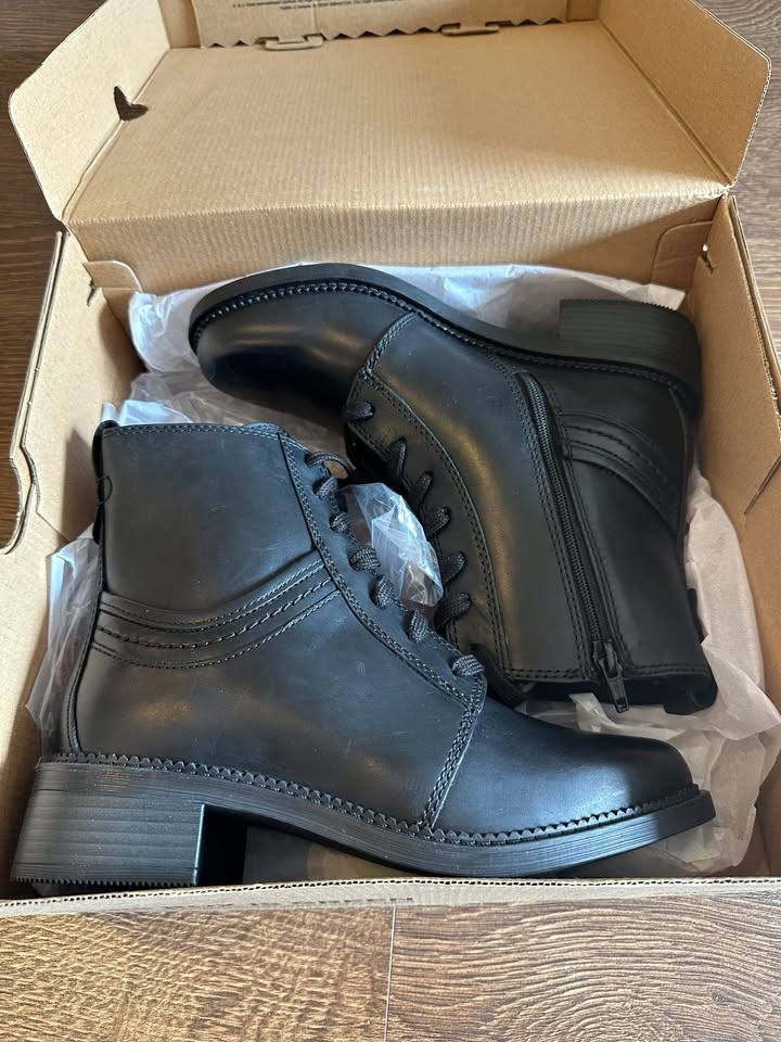 BNIB Clarks Black Maye Combat Leather Boots - Size 6 - photo 5