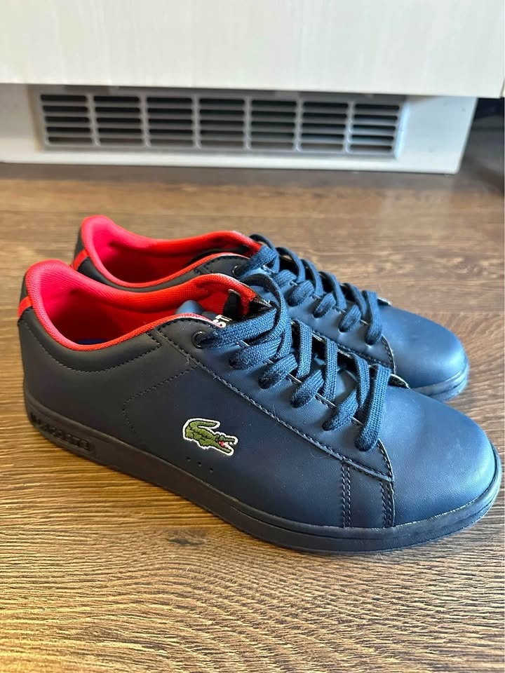 BNWOB Lacoste Blue Carnaby Sneakers - Size 6