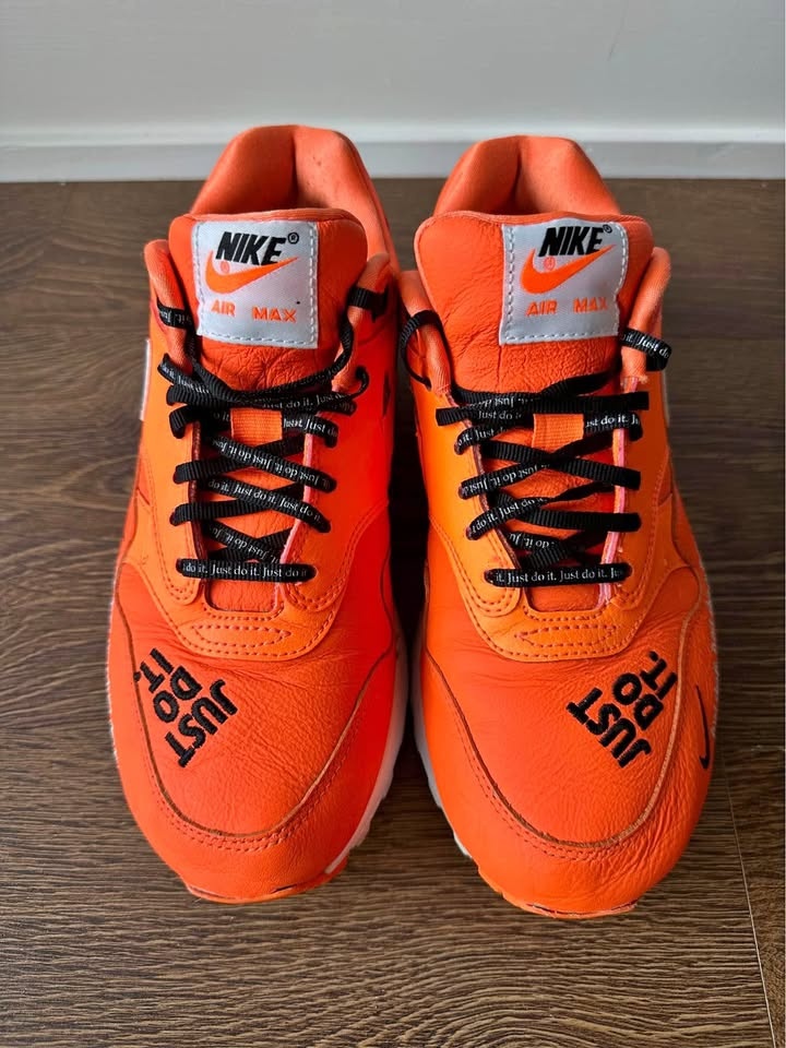 Women’s Nike Air Max 1 Just Do It - Size 7