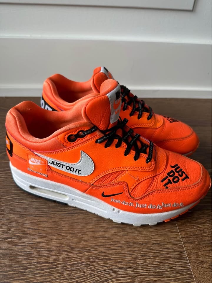 Women’s Nike Air Max 1 Just Do It - Size 7 - photo 2