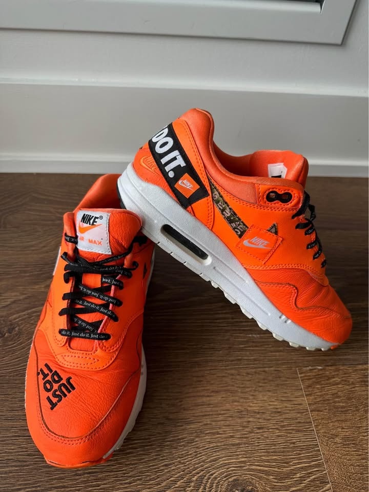Women’s Nike Air Max 1 Just Do It - Size 7 - photo 3
