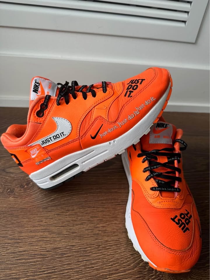 Women’s Nike Air Max 1 Just Do It - Size 7 - photo 4