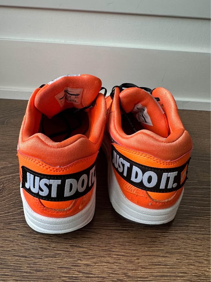 Women’s Nike Air Max 1 Just Do It - Size 7 - photo 5