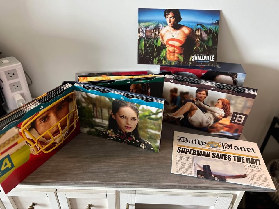 Smallville Complete Series Collectible DVD Set - photo 2