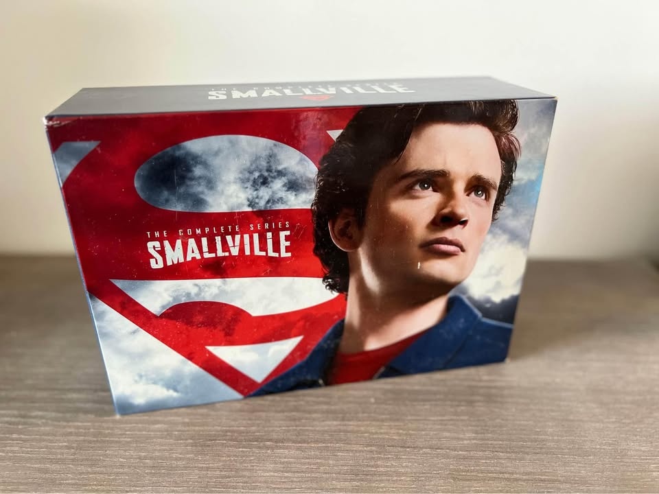 Smallville Complete Series Collectible DVD Set - photo 3