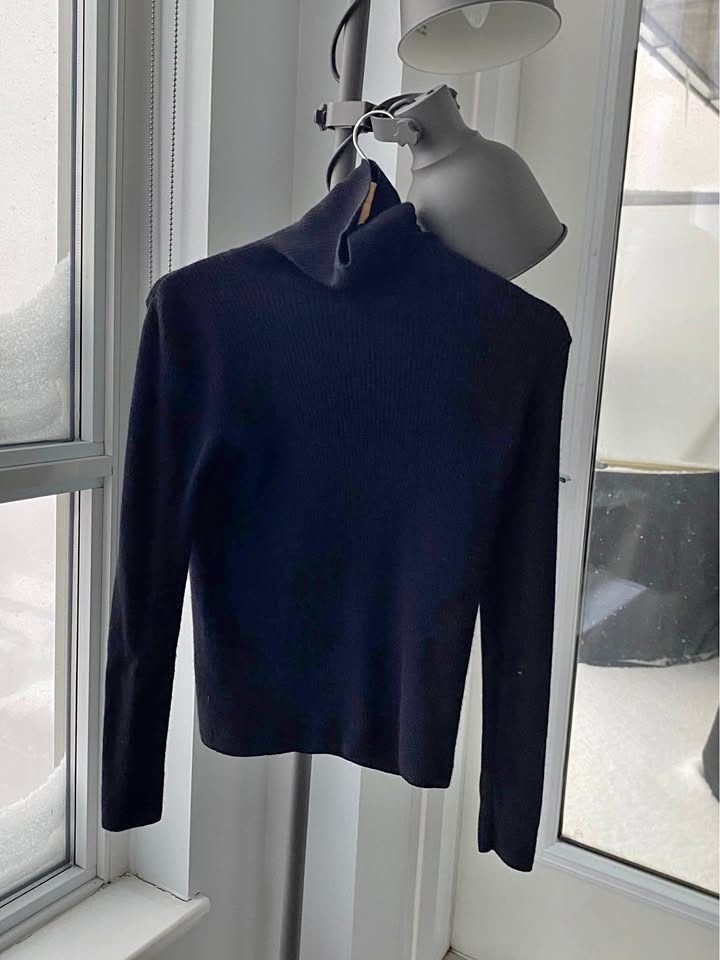 100% Wool Uniqlo Medium Black Turtleneck