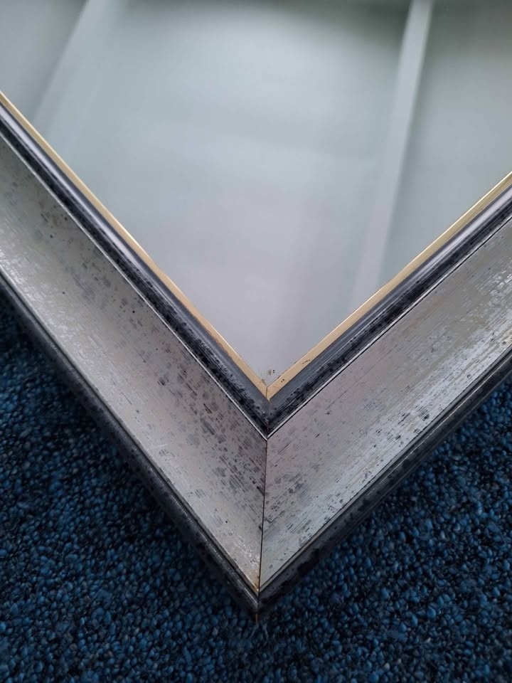 Grayish silver framed mirror 19.25" x 23.25" - photo 2