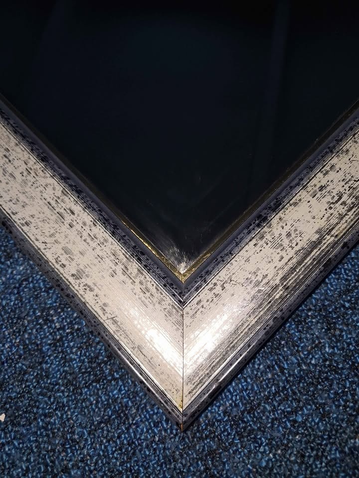 Grayish silver framed mirror 19.25" x 23.25" - photo 3
