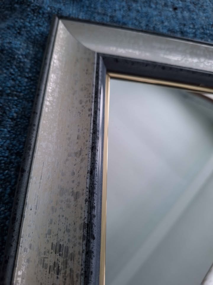 Grayish silver framed mirror 19.25" x 23.25" - photo 5