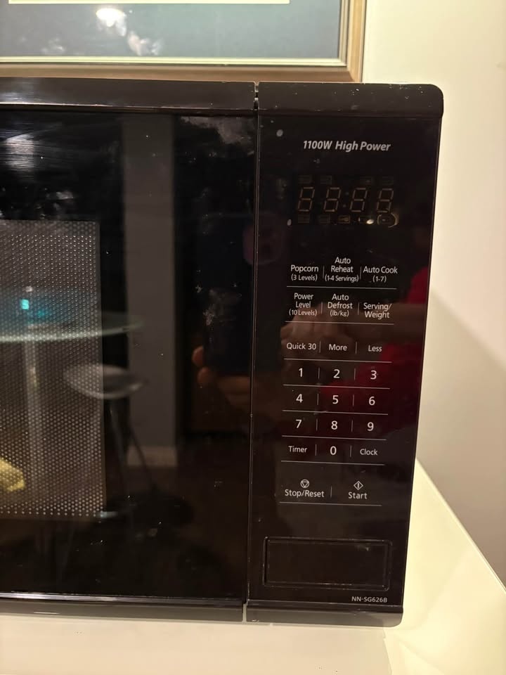 PANASONIC MICROWAVE OVEN - photo 2