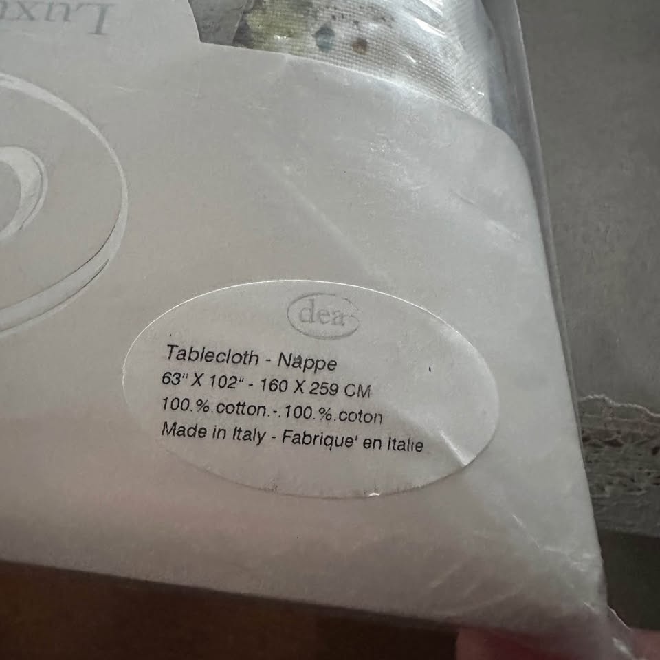Italy Made Tablecloth - Brand New - photo 2