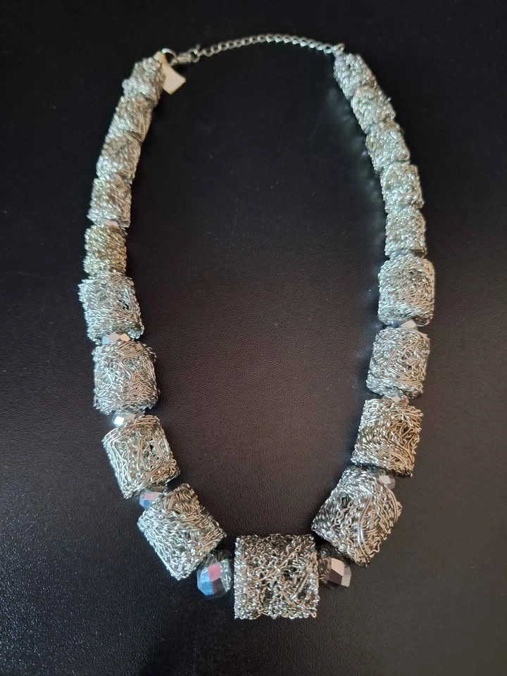 Very beautiful metallic necklace - photo 2