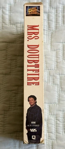 Mrs. Doubtfire (VHS, 1993) - photo 3