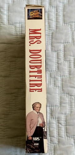 Mrs. Doubtfire (VHS, 1993) - photo 4