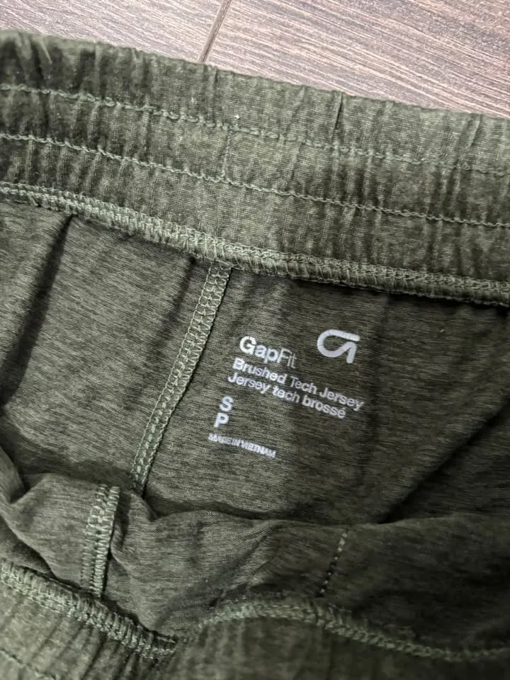 Gap green shorts size S image indicator(2)