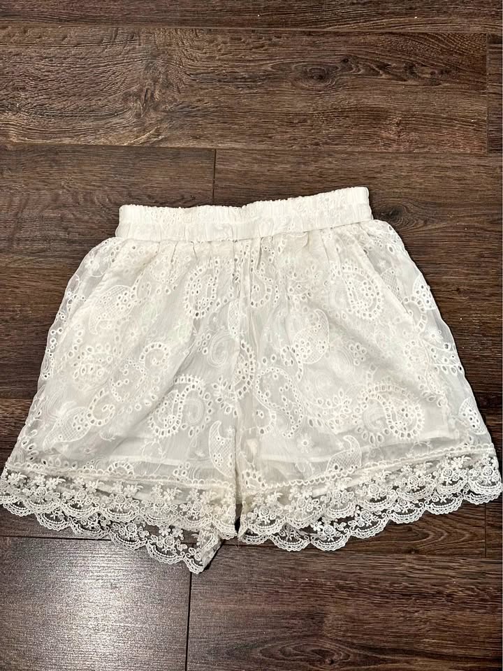 White shorts size S